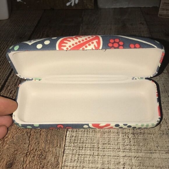 Vera Bradley Clamshell Readers Case - Picture 5 of 7